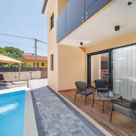 Lest Villa Gabonjin